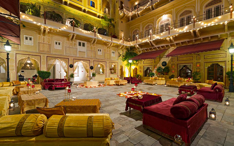 Hotel & Resort